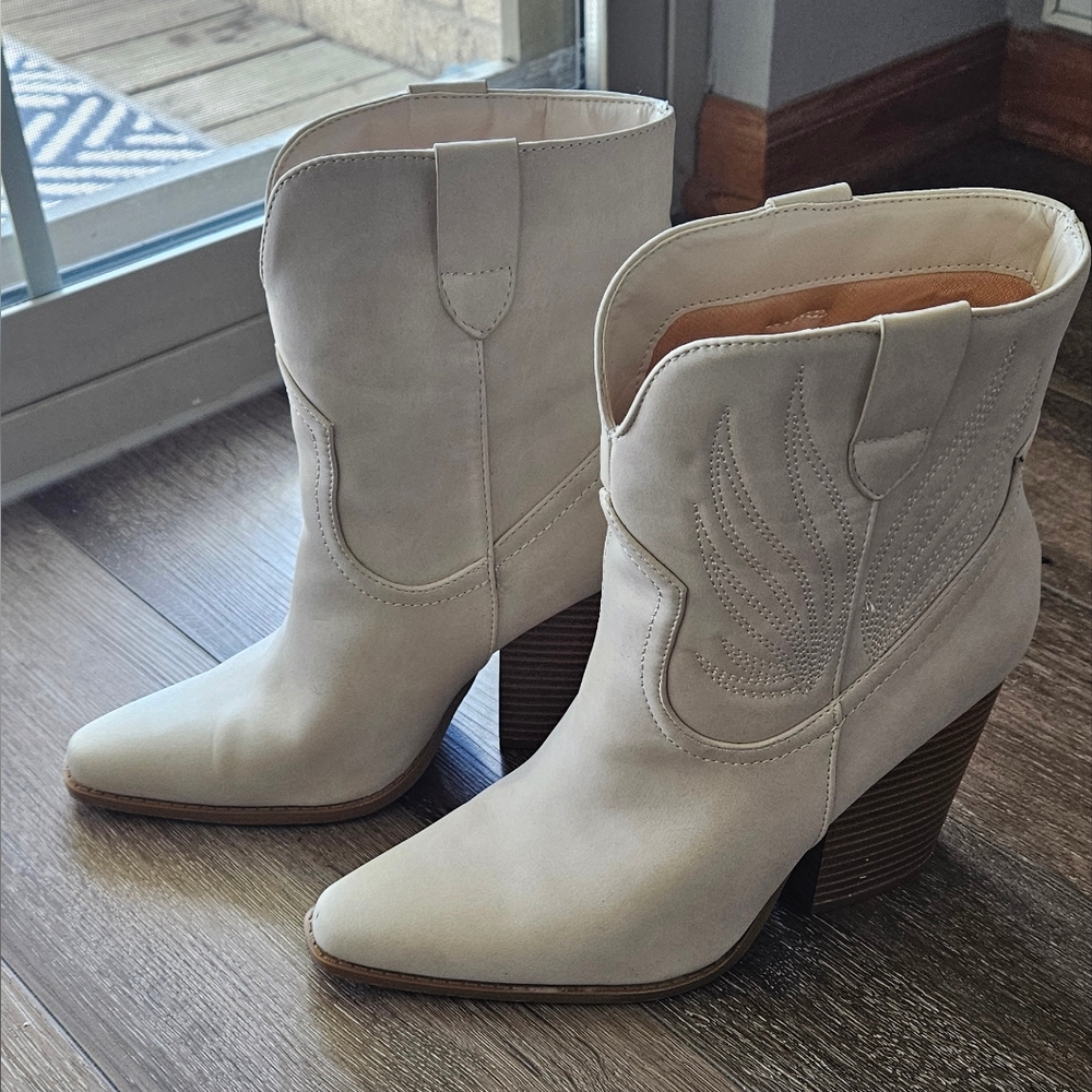 Women's Western Ankle Boots - Cream